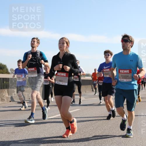 03.10.2025 - Köhlbrandbrückenlauf Yannick Fuchs http://msf.ph/oto/9177679 03.10.2025 11:16:59 Position 3 4763, 6821, 6723, 6722 meine-sportfotos.de