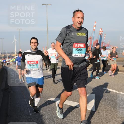 03.10.2025 - Köhlbrandbrückenlauf Yannick Fuchs http://msf.ph/oto/9177686 03.10.2025 08:48:56 Position 2 1820, 3069, 19 meine-sportfotos.de