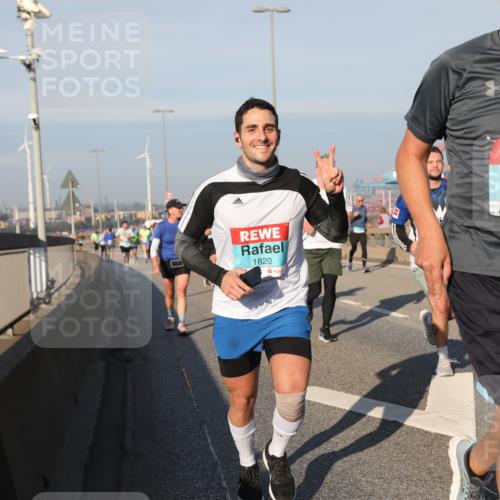 03.10.2025 - Köhlbrandbrückenlauf Yannick Fuchs http://msf.ph/oto/9177689 03.10.2025 08:48:57 Position 2 1820, 3069 meine-sportfotos.de