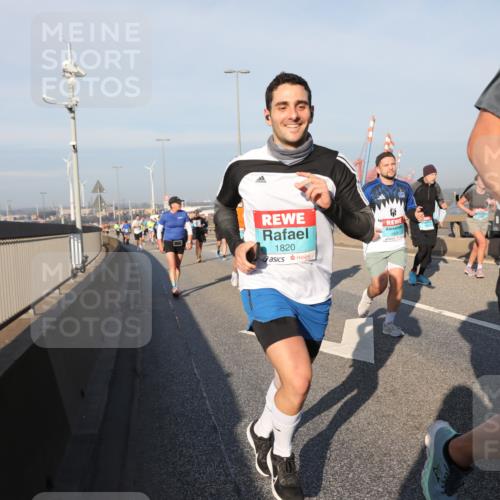 03.10.2025 - Köhlbrandbrückenlauf Yannick Fuchs http://msf.ph/oto/9177695 03.10.2025 08:48:57 Position 2 1820 meine-sportfotos.de