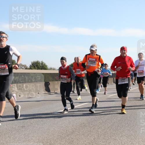 03.10.2025 - Köhlbrandbrückenlauf Yannick Fuchs http://msf.ph/oto/9177696 03.10.2025 11:17:01 Position 3 4737, 6269, 6272 meine-sportfotos.de
