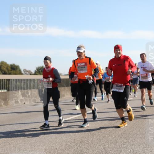 03.10.2025 - Köhlbrandbrückenlauf Yannick Fuchs http://msf.ph/oto/9177704 03.10.2025 11:17:01 Position 3 6273, 6269, 6272 meine-sportfotos.de