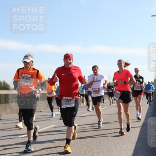 03.10.2025 - Köhlbrandbrückenlauf Yannick Fuchs http://msf.ph/oto/9177707 03.10.2025 11:17:01 Position 3 6273, 6269, 6272 meine-sportfotos.de
