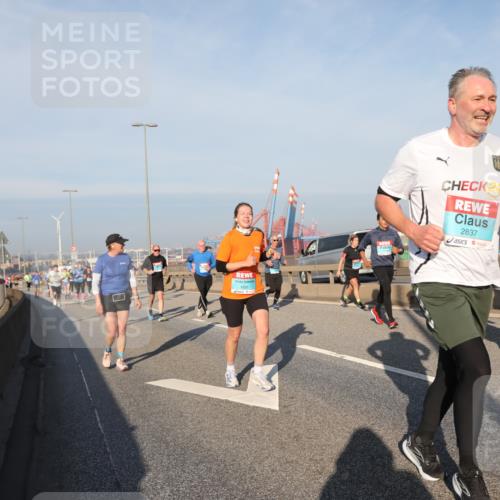 03.10.2025 - Köhlbrandbrückenlauf Yannick Fuchs http://msf.ph/oto/9177718 03.10.2025 08:48:59 Position 2 1691, 24, 2837 meine-sportfotos.de