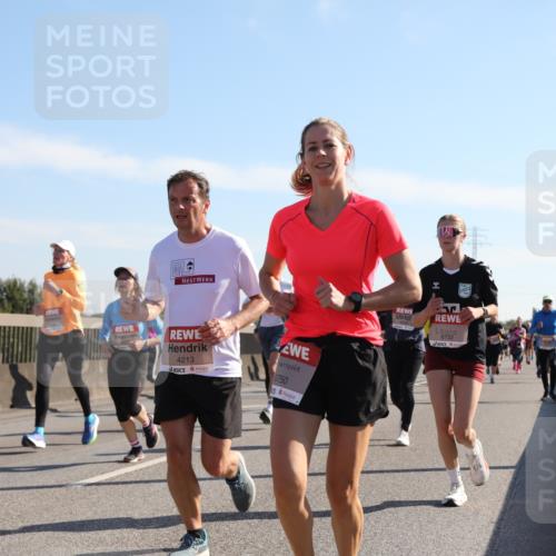03.10.2025 - Köhlbrandbrückenlauf Yannick Fuchs http://msf.ph/oto/9177722 03.10.2025 11:17:03 Position 3 4213, 6750, 6752 meine-sportfotos.de