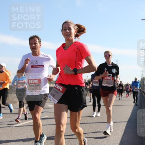 03.10.2025 - Köhlbrandbrückenlauf Yannick Fuchs http://msf.ph/oto/9177724 03.10.2025 11:17:03 Position 3 4213, 6750, 6752 meine-sportfotos.de