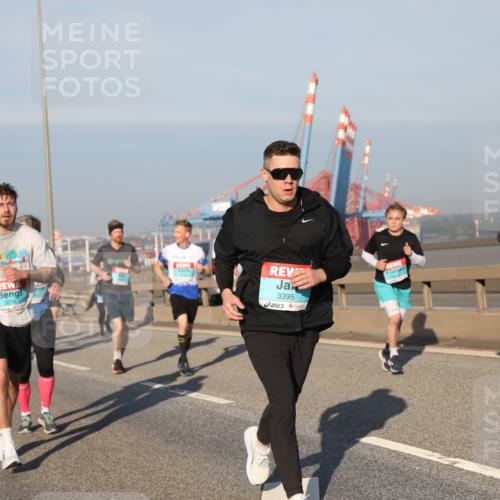 03.10.2025 - Köhlbrandbrückenlauf Yannick Fuchs http://msf.ph/oto/9177760 03.10.2025 08:49:05 Position 2 3276, 3395 meine-sportfotos.de