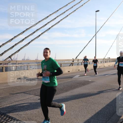 03.10.2025 - Köhlbrandbrückenlauf Yannick Fuchs http://msf.ph/oto/9177781 03.10.2025 08:29:48 Position 1 3186 meine-sportfotos.de