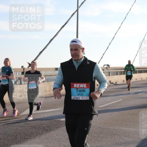 03.10.2025 - Köhlbrandbrückenlauf Yannick Fuchs http://msf.ph/oto/9177789 03.10.2025 08:29:49 Position 1 3435 meine-sportfotos.de