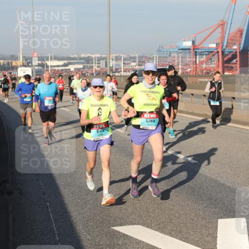 03.10.2025 - Köhlbrandbrückenlauf Yannick Fuchs http://msf.ph/oto/9177790 03.10.2025 08:49:09 Position 2 3106, 3107, 3048 meine-sportfotos.de