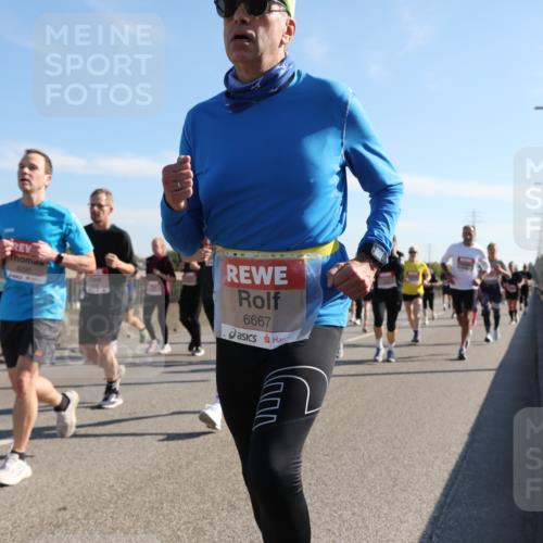 03.10.2025 - Köhlbrandbrückenlauf Yannick Fuchs http://msf.ph/oto/9177791 03.10.2025 11:17:08 Position 3 4290, 6667 meine-sportfotos.de
