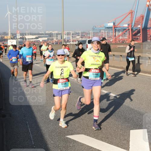 03.10.2025 - Köhlbrandbrückenlauf Yannick Fuchs http://msf.ph/oto/9177793 03.10.2025 08:49:09 Position 2 3107, 3106 meine-sportfotos.de