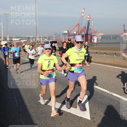 03.10.2025 - Köhlbrandbrückenlauf Yannick Fuchs http://msf.ph/oto/9177797 03.10.2025 08:49:09 Position 2 3048, 3106, 3107 meine-sportfotos.de