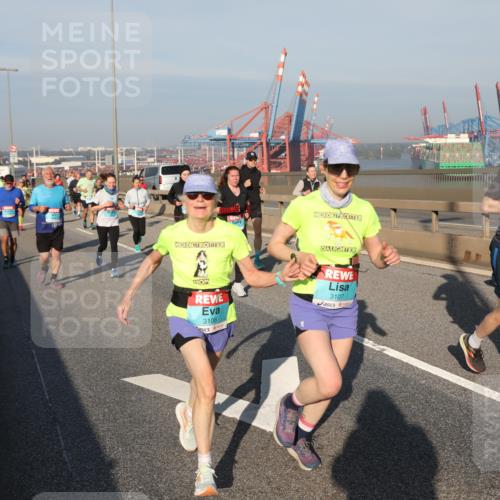 03.10.2025 - Köhlbrandbrückenlauf Yannick Fuchs http://msf.ph/oto/9177803 03.10.2025 08:49:10 Position 2 3106, 3107 meine-sportfotos.de