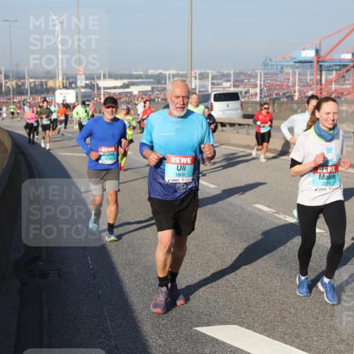 03.10.2025 - Köhlbrandbrückenlauf Yannick Fuchs http://msf.ph/oto/9177824 03.10.2025 08:49:12 Position 2 3176, 1809, 2276 meine-sportfotos.de