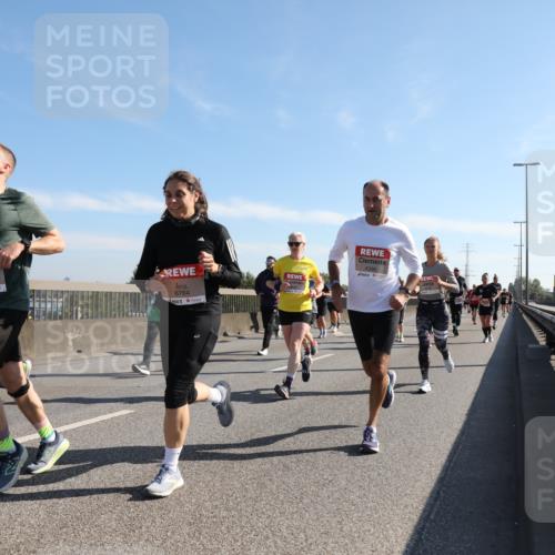03.10.2025 - Köhlbrandbrückenlauf Yannick Fuchs http://msf.ph/oto/9177832 03.10.2025 11:17:10 Position 3 4344, 6764, 4386 meine-sportfotos.de
