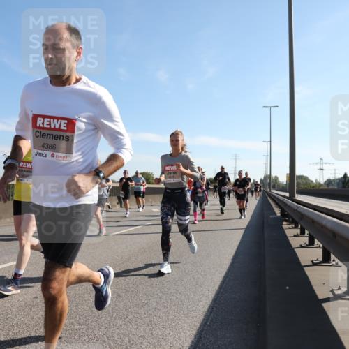 03.10.2025 - Köhlbrandbrückenlauf Yannick Fuchs http://msf.ph/oto/9177847 03.10.2025 11:17:11 Position 3 4386, 6635, 4619 meine-sportfotos.de
