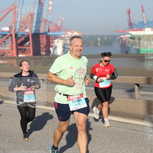 03.10.2025 - Köhlbrandbrückenlauf Yannick Fuchs http://msf.ph/oto/9177862 03.10.2025 08:49:16 Position 2 3779, 2020, 3416, 3310 meine-sportfotos.de