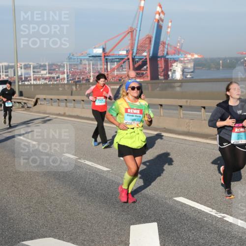 03.10.2025 - Köhlbrandbrückenlauf Yannick Fuchs http://msf.ph/oto/9177879 03.10.2025 08:49:18 Position 2 1879, 3779 meine-sportfotos.de