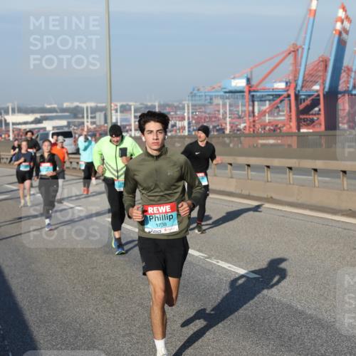 03.10.2025 - Köhlbrandbrückenlauf Yannick Fuchs http://msf.ph/oto/9177903 03.10.2025 08:49:20 Position 2 1738 meine-sportfotos.de