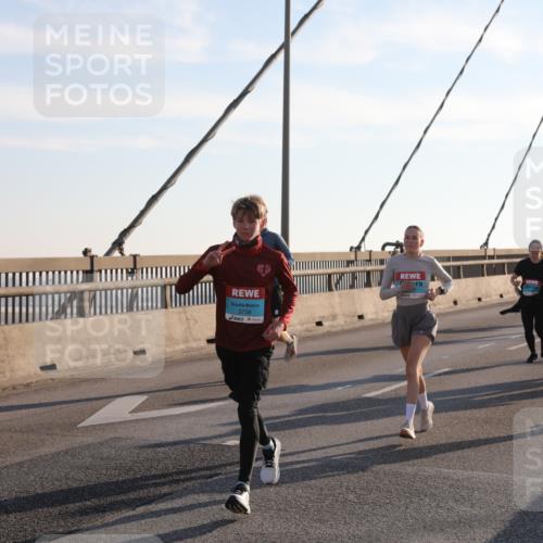 03.10.2025 - Köhlbrandbrückenlauf Yannick Fuchs http://msf.ph/oto/9177910 03.10.2025 08:29:59 Position 1 3738 meine-sportfotos.de