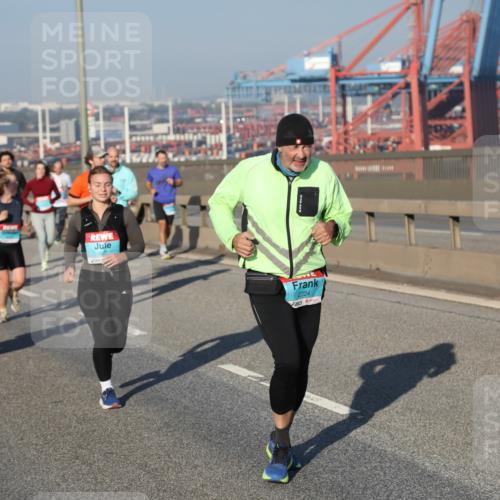 03.10.2025 - Köhlbrandbrückenlauf Yannick Fuchs http://msf.ph/oto/9177929 03.10.2025 08:49:22 Position 2 1821, 2724, 1877 meine-sportfotos.de
