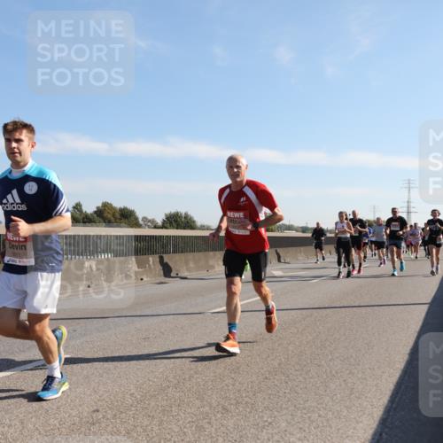 03.10.2025 - Köhlbrandbrückenlauf Yannick Fuchs http://msf.ph/oto/9177943 03.10.2025 11:17:17 Position 3 5011, 4310 meine-sportfotos.de