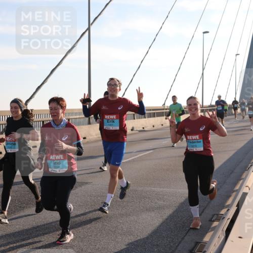 03.10.2025 - Köhlbrandbrückenlauf Yannick Fuchs http://msf.ph/oto/9177964 03.10.2025 08:30:02 Position 1 3068, 3596, 121, 1901, 1818 meine-sportfotos.de