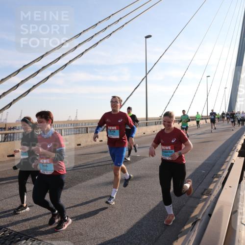03.10.2025 - Köhlbrandbrückenlauf Yannick Fuchs http://msf.ph/oto/9177976 03.10.2025 08:30:03 Position 1 3596, 1901, 1818 meine-sportfotos.de