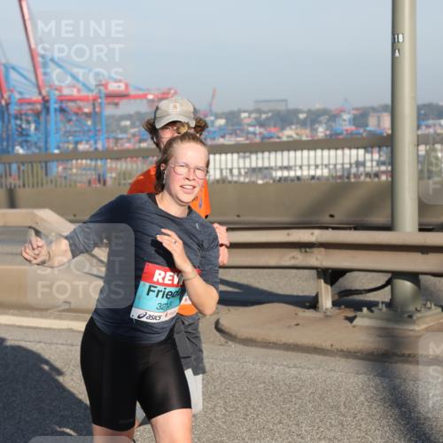 03.10.2025 - Köhlbrandbrückenlauf Yannick Fuchs http://msf.ph/oto/9177983 03.10.2025 08:49:28 Position 2 3213, 18 meine-sportfotos.de