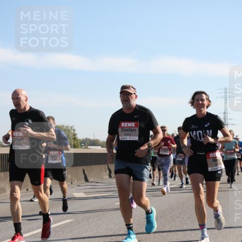 03.10.2025 - Köhlbrandbrückenlauf Yannick Fuchs http://msf.ph/oto/9177996 03.10.2025 11:17:20 Position 3 4564, 4346, 6563, 4293 meine-sportfotos.de