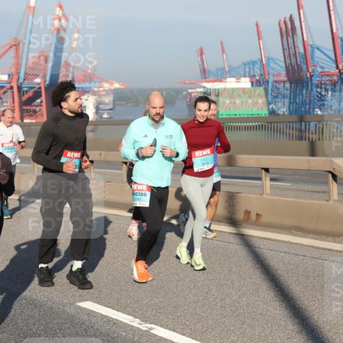 03.10.2025 - Köhlbrandbrückenlauf Yannick Fuchs http://msf.ph/oto/9177998 03.10.2025 08:49:30 Position 2 1573, 1720, 1283, 3816 meine-sportfotos.de