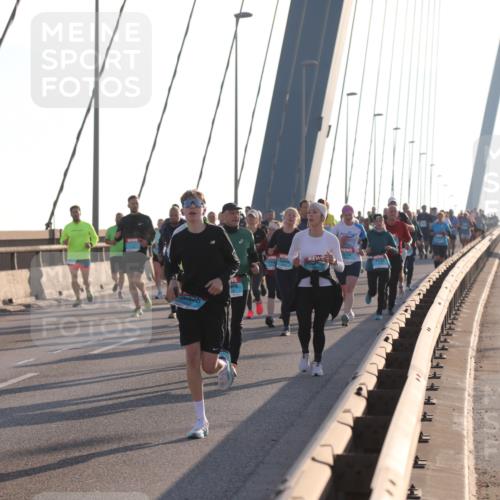 03.10.2025 - Köhlbrandbrückenlauf Yannick Fuchs http://msf.ph/oto/9178010 03.10.2025 08:30:05 Position 1 3653 meine-sportfotos.de