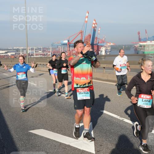 03.10.2025 - Köhlbrandbrückenlauf Yannick Fuchs http://msf.ph/oto/9178023 03.10.2025 08:49:31 Position 2 1573, 1720 meine-sportfotos.de