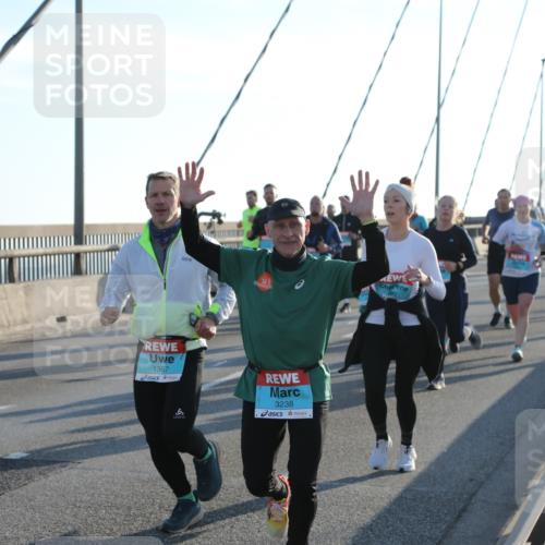 03.10.2025 - Köhlbrandbrückenlauf Yannick Fuchs http://msf.ph/oto/9178055 03.10.2025 08:30:10 Position 1 1367, 3238 meine-sportfotos.de