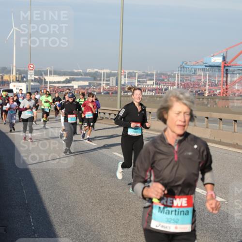 03.10.2025 - Köhlbrandbrückenlauf Yannick Fuchs http://msf.ph/oto/9178062 03.10.2025 08:49:35 Position 2 110, 3252 meine-sportfotos.de