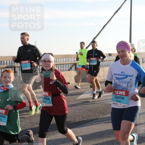 03.10.2025 - Köhlbrandbrückenlauf Yannick Fuchs http://msf.ph/oto/9178099 03.10.2025 08:30:14 Position 1 3767, 3499, 3500, 41, 29, 2012, 31, 1, 1640, 2953 meine-sportfotos.de