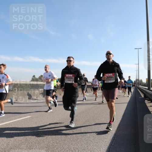 03.10.2025 - Köhlbrandbrückenlauf Yannick Fuchs http://msf.ph/oto/9178103 03.10.2025 11:17:27 Position 3 4533, 4202 meine-sportfotos.de