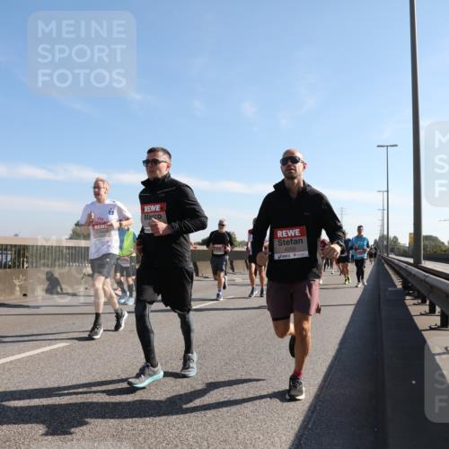 03.10.2025 - Köhlbrandbrückenlauf Yannick Fuchs http://msf.ph/oto/9178106 03.10.2025 11:17:27 Position 3 4202 meine-sportfotos.de