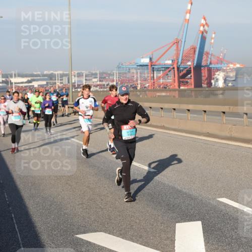 03.10.2025 - Köhlbrandbrückenlauf Yannick Fuchs http://msf.ph/oto/9178107 03.10.2025 08:49:39 Position 2 12, 3761 meine-sportfotos.de