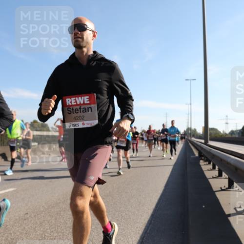 03.10.2025 - Köhlbrandbrückenlauf Yannick Fuchs http://msf.ph/oto/9178115 03.10.2025 11:17:27 Position 3 4533, 4202 meine-sportfotos.de