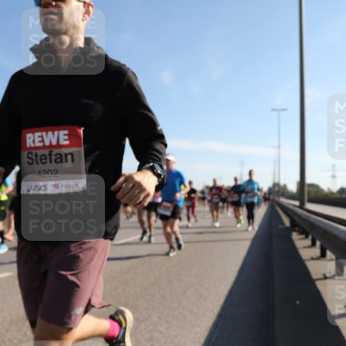 03.10.2025 - Köhlbrandbrückenlauf Yannick Fuchs http://msf.ph/oto/9178117 03.10.2025 11:17:27 Position 3 4202 meine-sportfotos.de