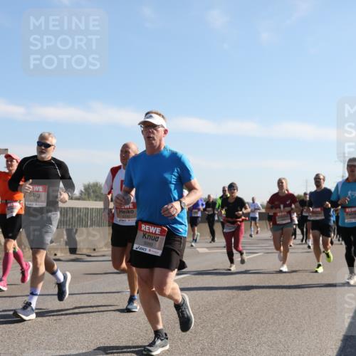 03.10.2025 - Köhlbrandbrückenlauf Yannick Fuchs http://msf.ph/oto/9178125 03.10.2025 11:17:28 Position 3 6116, 6232, 5993 meine-sportfotos.de