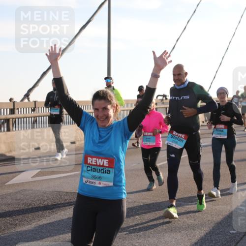 03.10.2025 - Köhlbrandbrückenlauf Yannick Fuchs http://msf.ph/oto/9178134 03.10.2025 08:30:20 Position 1 3345, 3666, 2126, 1844 meine-sportfotos.de