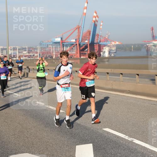 03.10.2025 - Köhlbrandbrückenlauf Yannick Fuchs http://msf.ph/oto/9178139 03.10.2025 08:49:41 Position 2 32, 3727 meine-sportfotos.de