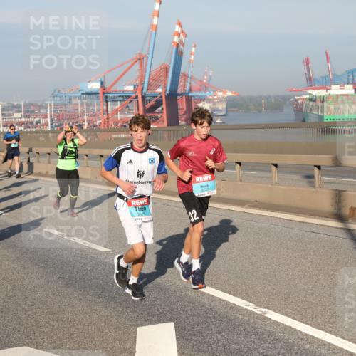 03.10.2025 - Köhlbrandbrückenlauf Yannick Fuchs http://msf.ph/oto/9178144 03.10.2025 08:49:41 Position 2 1719, 3727, 2878, 2 meine-sportfotos.de