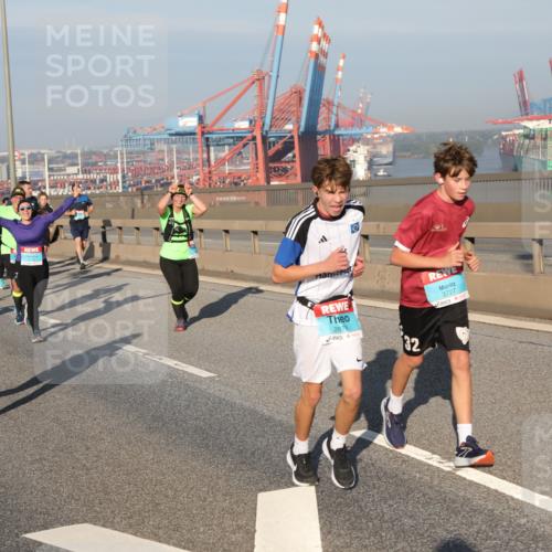 03.10.2025 - Köhlbrandbrückenlauf Yannick Fuchs http://msf.ph/oto/9178151 03.10.2025 08:49:42 Position 2 1719, 2878, 3727, 32 meine-sportfotos.de