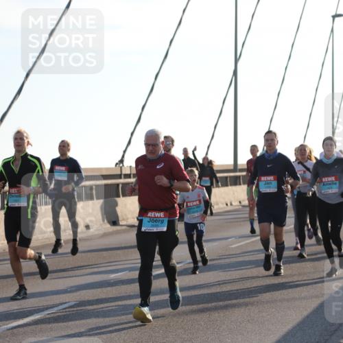 03.10.2025 - Köhlbrandbrückenlauf Yannick Fuchs http://msf.ph/oto/9178167 03.10.2025 08:30:23 Position 1 1201, 3595, 10, 1404 meine-sportfotos.de