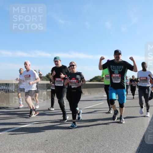 03.10.2025 - Köhlbrandbrückenlauf Yannick Fuchs http://msf.ph/oto/9178189 03.10.2025 11:17:35 Position 3 6, 4031, 2025, 6658 meine-sportfotos.de