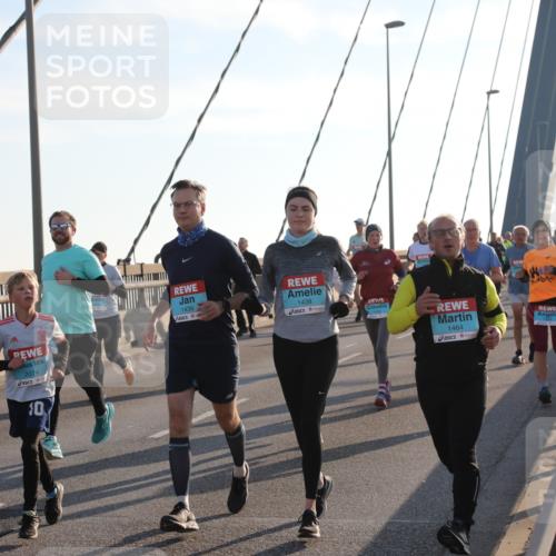 03.10.2025 - Köhlbrandbrückenlauf Yannick Fuchs http://msf.ph/oto/9178190 03.10.2025 08:30:26 Position 1 1439, 1438, 2074, 10, 1464 meine-sportfotos.de